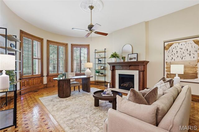 4361 Westminster Place, St Louis, MO 63108