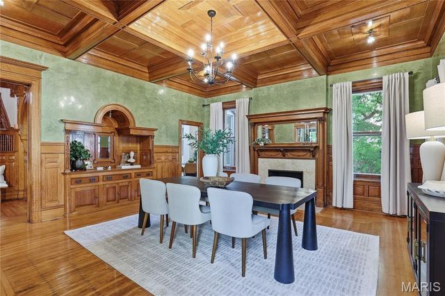 4361 Westminster Place, St Louis, MO 63108