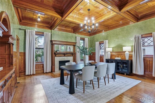 4361 Westminster Place, St Louis, MO 63108
