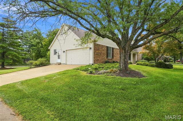 2098 Seven Oaks Drive, St Charles, MO 63303