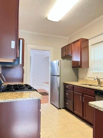 143 N STONE STREET N, Deland, FL 32720