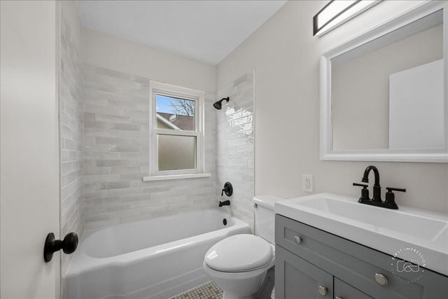 150 S Western Avenue, Aurora, IL 60506