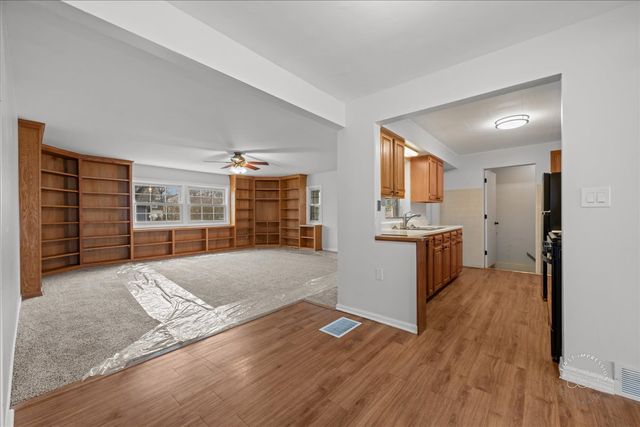 150 S Western Avenue, Aurora, IL 60506