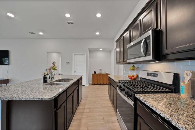 340 Freestall Drive, Midlothian, TX 76065