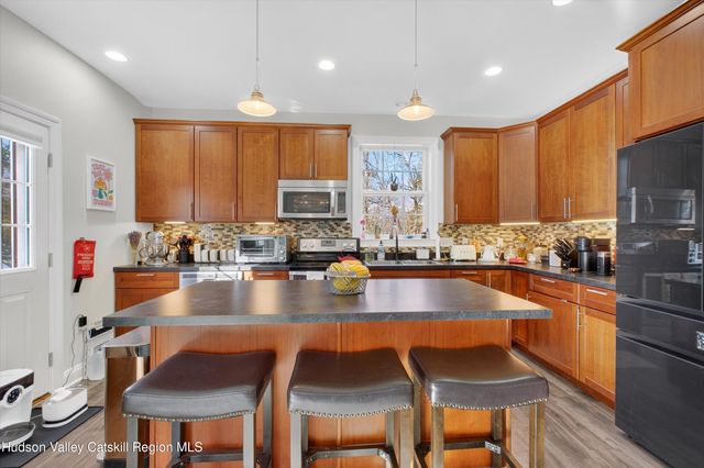 54 Shore Drive, Elizaville, NY 12523