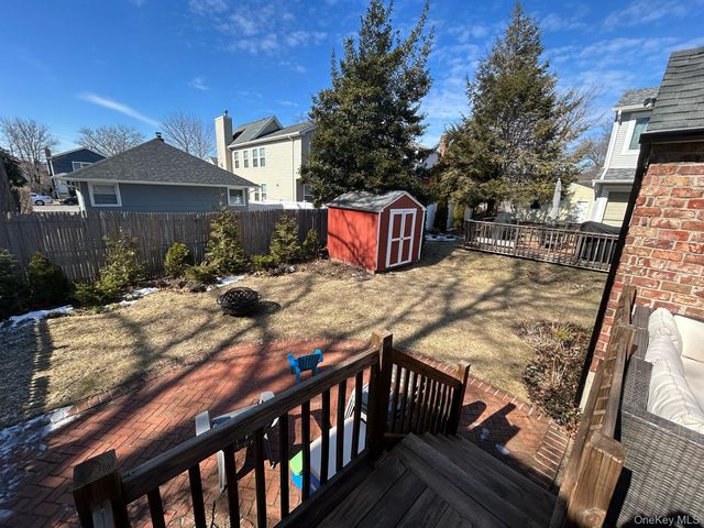 17 Cottonwood Road, Port Washington, NY 11050