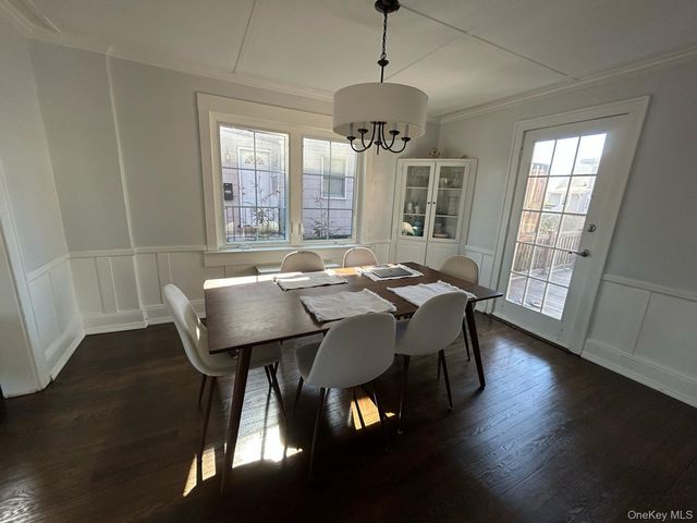 17 Cottonwood Road, Port Washington, NY 11050