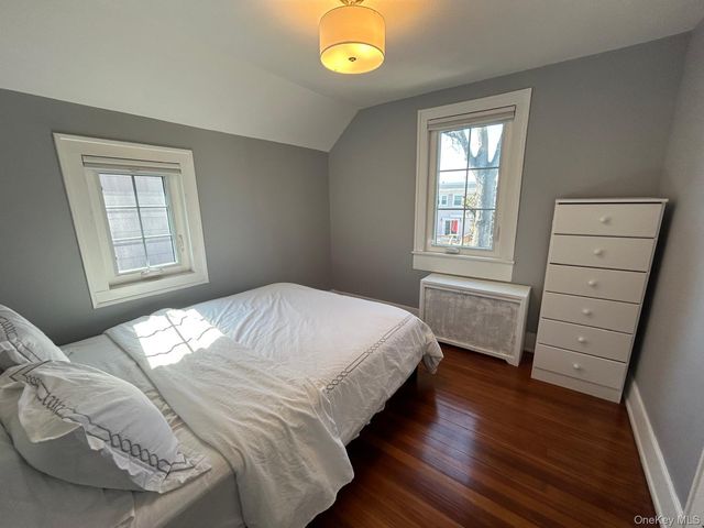 17 Cottonwood Road, Port Washington, NY 11050