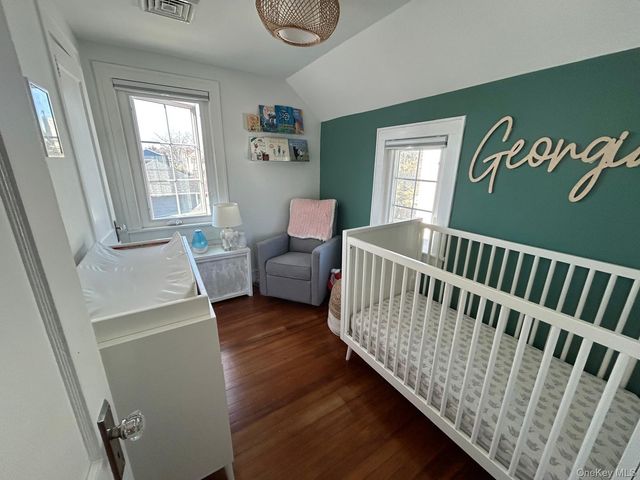 17 Cottonwood Road, Port Washington, NY 11050