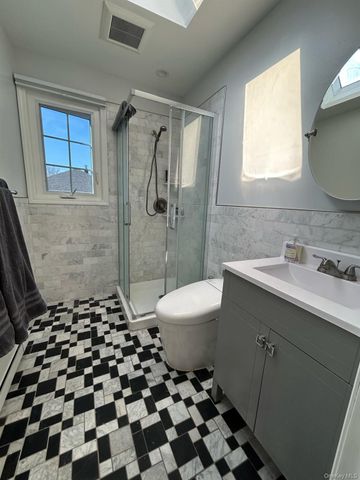 17 Cottonwood Road, Port Washington, NY 11050