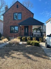 17 Cottonwood Road, Port Washington, NY 11050