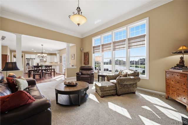6 Parliament Lane, Lancaster, NY 14086