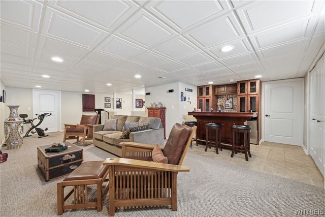 6 Parliament Lane, Lancaster, NY 14086