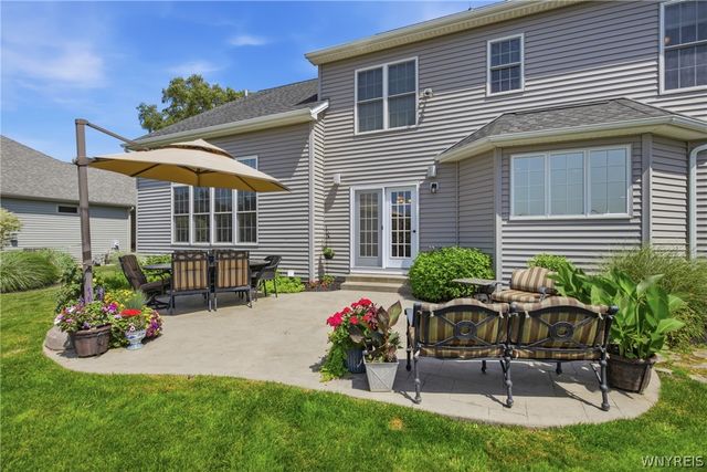 6 Parliament Lane, Lancaster, NY 14086