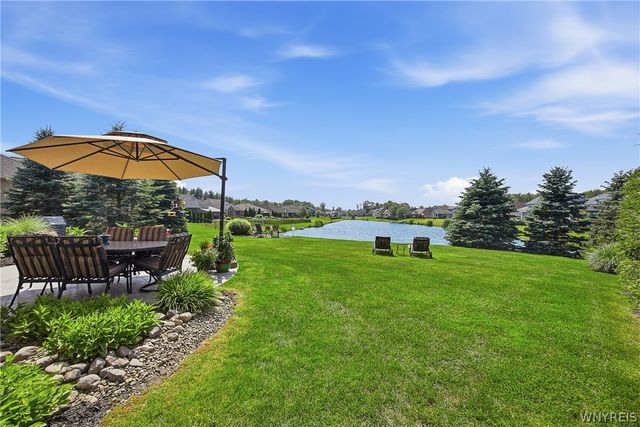 6 Parliament Lane, Lancaster, NY 14086