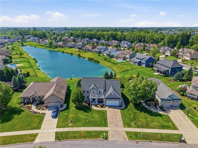 6 Parliament Lane, Lancaster, NY 14086