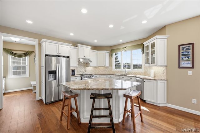 6 Parliament Lane, Lancaster, NY 14086