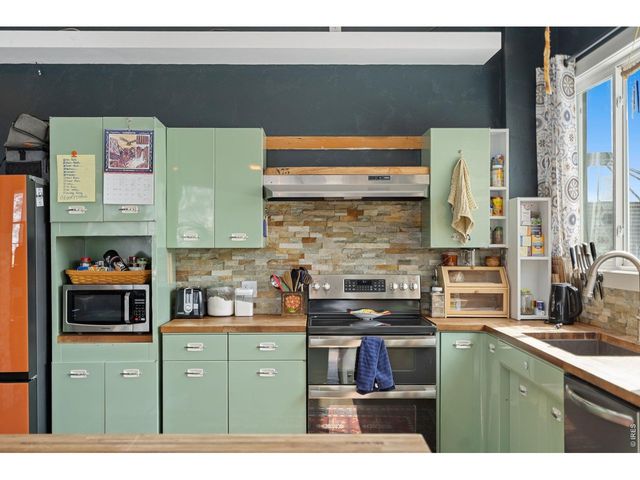 1154 Redstone Dr, Bellvue, CO 80512
