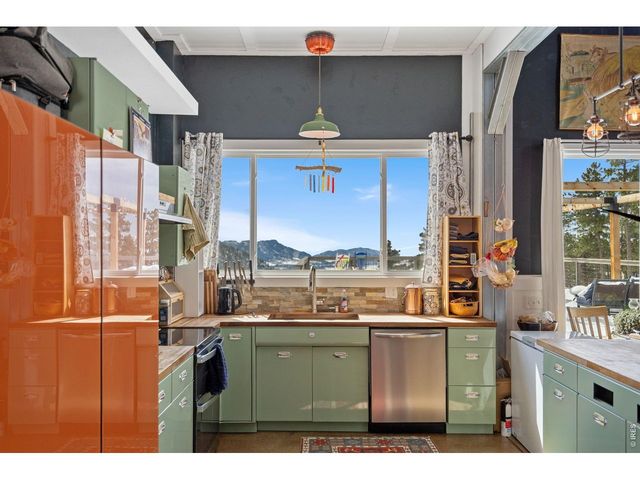 1154 Redstone Dr, Bellvue, CO 80512
