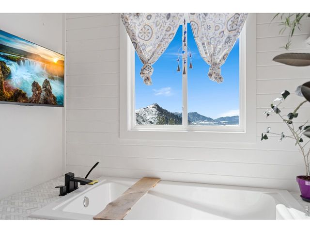 1154 Redstone Dr, Bellvue, CO 80512