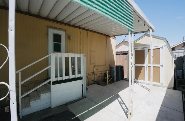 2317 S Chestnut Avenue SPC 8, Fresno, CA 93725