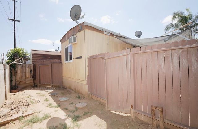 2317 S Chestnut Avenue SPC 8, Fresno, CA 93725