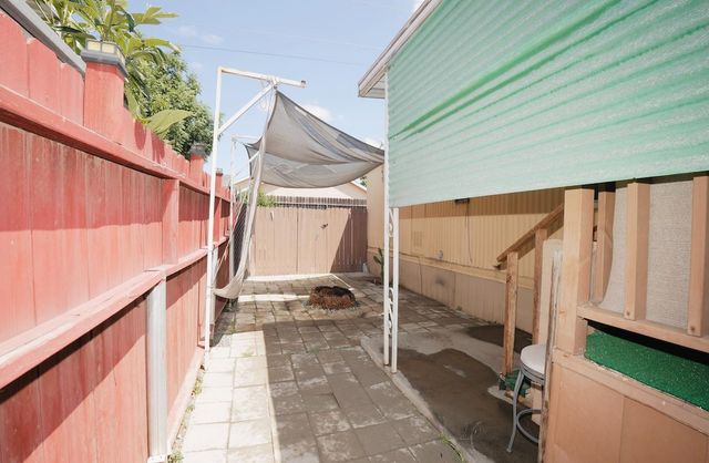 2317 S Chestnut Avenue SPC 8, Fresno, CA 93725