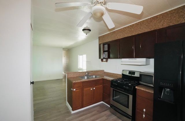 2317 S Chestnut Avenue SPC 8, Fresno, CA 93725