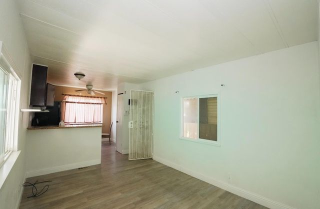 2317 S Chestnut Avenue SPC 8, Fresno, CA 93725