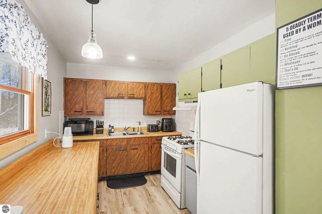 11387 210th Avenue, Leroy, MI 49655