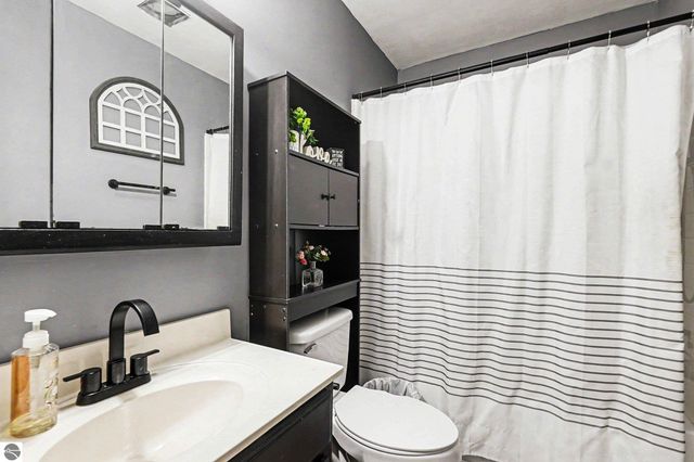 11387 210th Avenue, Leroy, MI 49655