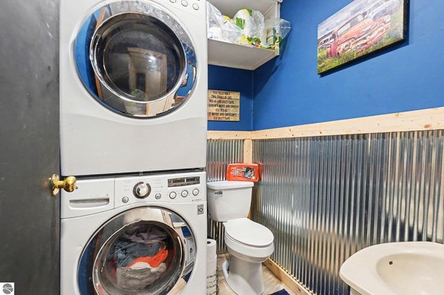 11387 210th Avenue, Leroy, MI 49655