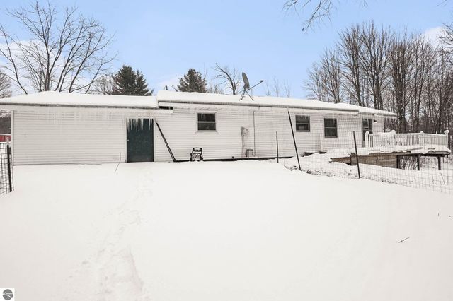 11387 210th Avenue, Leroy, MI 49655
