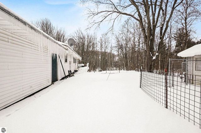 11387 210th Avenue, Leroy, MI 49655