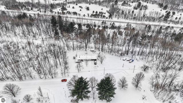 11387 210th Avenue, Leroy, MI 49655