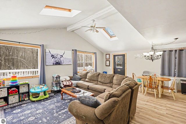 11387 210th Avenue, Leroy, MI 49655