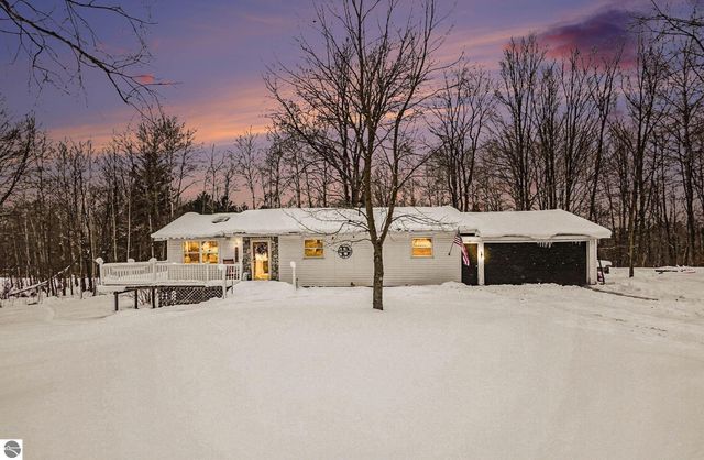 11387 210th Avenue, Leroy, MI 49655