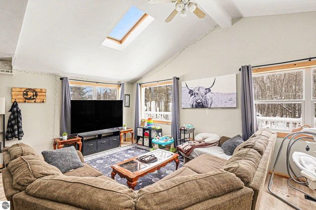 11387 210th Avenue, Leroy, MI 49655