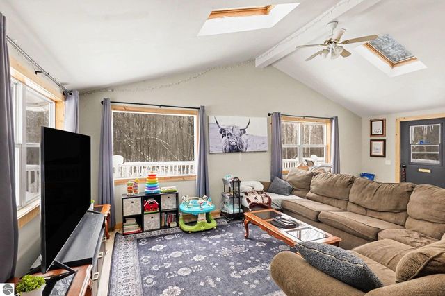 11387 210th Avenue, Leroy, MI 49655