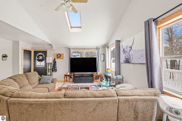 11387 210th Avenue, Leroy, MI 49655