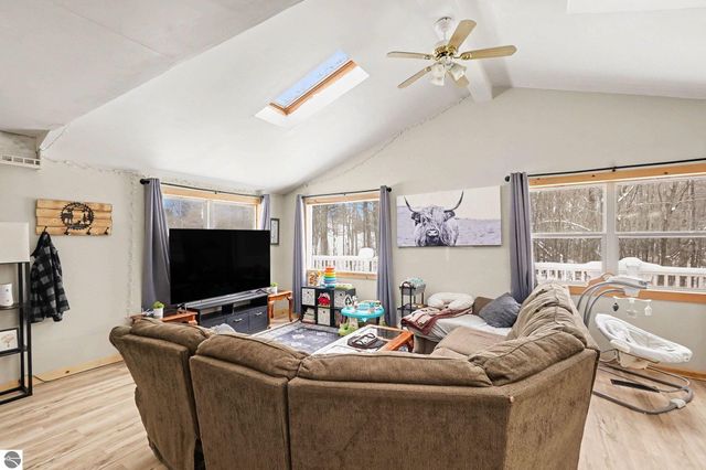 11387 210th Avenue, Leroy, MI 49655