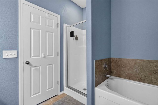 2704 Whispering Woods Court, Lowell, AR 72745