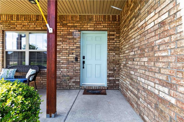 2704 Whispering Woods Court, Lowell, AR 72745