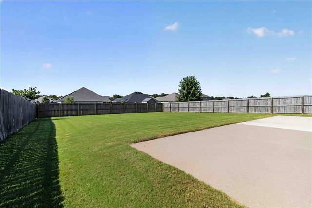 2704 Whispering Woods Court, Lowell, AR 72745