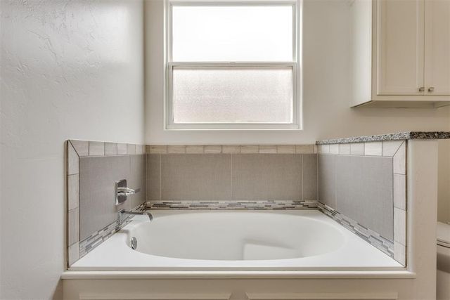 9204 Arman Drive, Yukon, OK 73099