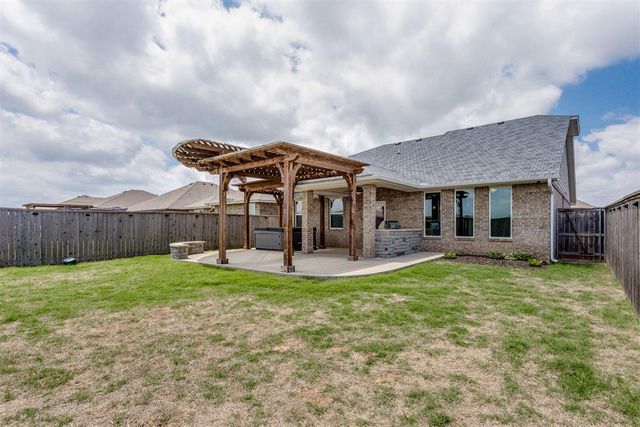 9204 Arman Drive, Yukon, OK 73099