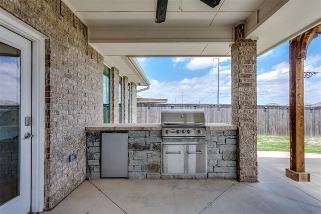 9204 Arman Drive, Yukon, OK 73099