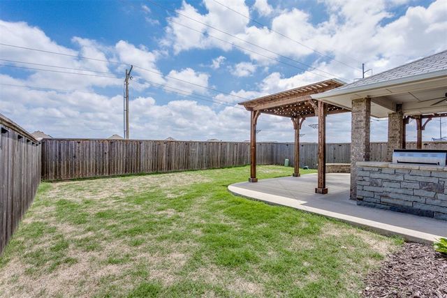 9204 Arman Drive, Yukon, OK 73099