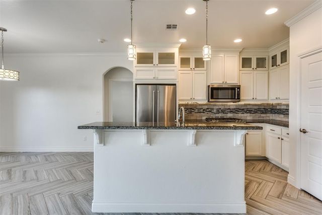 9204 Arman Drive, Yukon, OK 73099