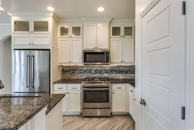 9204 Arman Drive, Yukon, OK 73099